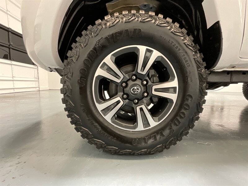 2006 Toyota Tacoma V6 Access Cab TRD OFF RD 4X4 /6-SPEED / LIFTED / NEW LIFT + NEW GOODYEAR TIRES + WHEELS / 1-OWNER LOCAL / ZERO RUST - Photo 22 - Gladstone, OR 97027