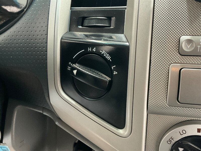 2006 Toyota Tacoma V6 Access Cab TRD OFF RD 4X4 /6-SPEED / LIFTED / NEW LIFT + NEW GOODYEAR TIRES + WHEELS / 1-OWNER LOCAL / ZERO RUST - Photo 19 - Gladstone, OR 97027