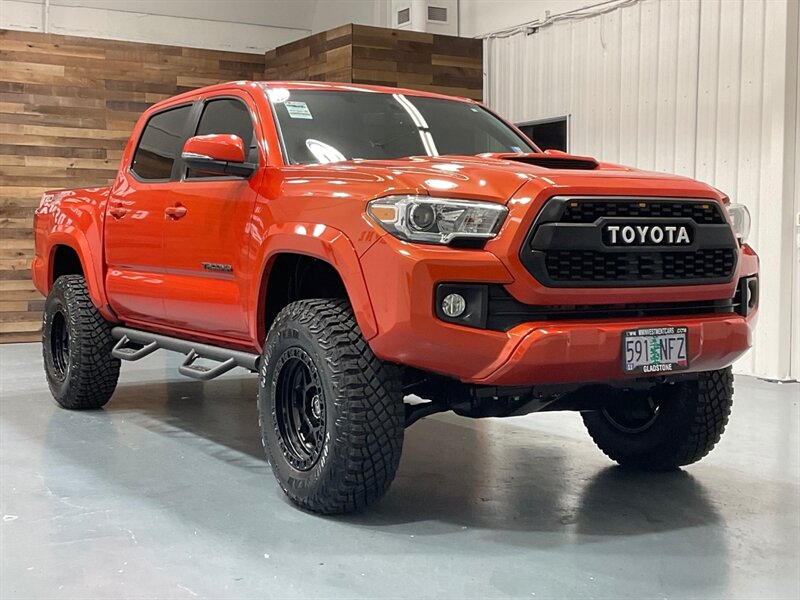 2017 Toyota Tacoma TRD Sport 4X4 / V6 / LIFT w. NEW WHEELS & TIRES /Sunroof / Heated Seats ./ Blind Spot Alert / Navigation & Backup Camera / ZERO RUST - Photo 49 - Gladstone, OR 97027