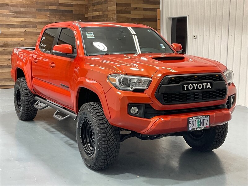 2017 Toyota Tacoma TRD Sport 4X4 / V6 / LIFT w. NEW WHEELS & TIRES /Sunroof / Heated Seats ./ Blind Spot Alert / Navigation & Backup Camera / ZERO RUST - Photo 2 - Gladstone, OR 97027