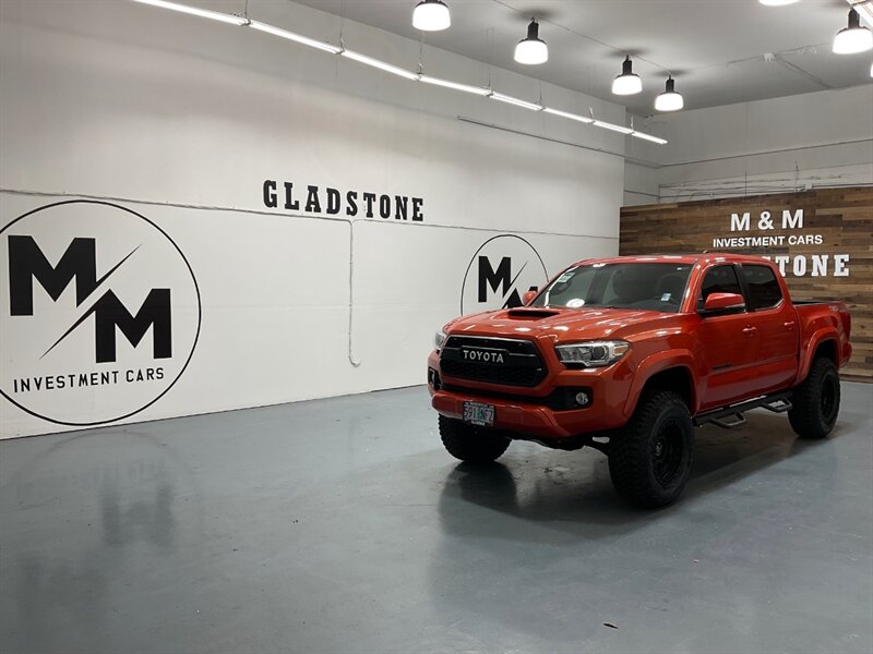 2017 Toyota Tacoma TRD Sport 4X4 / V6 / LIFT w. NEW WHEELS & TIRES /Sunroof / Heated Seats ./ Blind Spot Alert / Navigation & Backup Camera / ZERO RUST - Photo 75 - Gladstone, OR 97027
