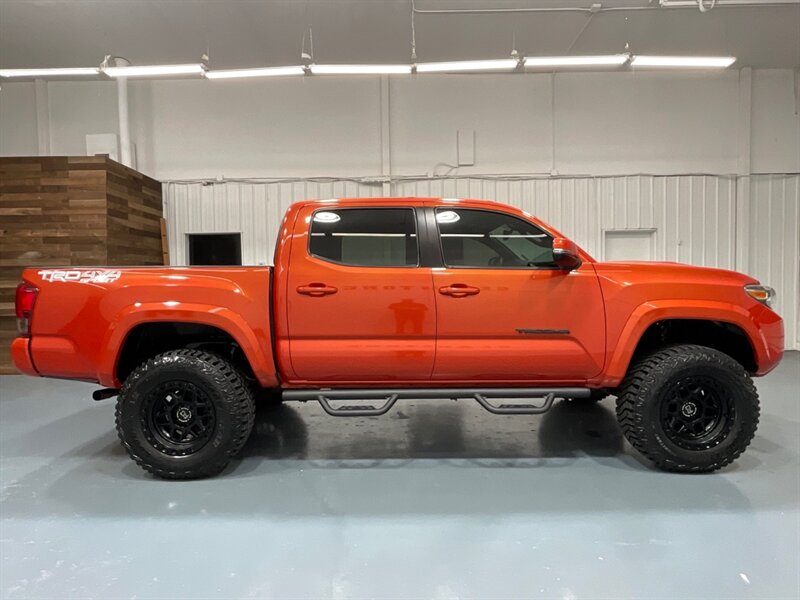 2017 Toyota Tacoma TRD Sport 4X4 / V6 / LIFT w. NEW WHEELS & TIRES /Sunroof / Heated Seats ./ Blind Spot Alert / Navigation & Backup Camera / ZERO RUST - Photo 4 - Gladstone, OR 97027