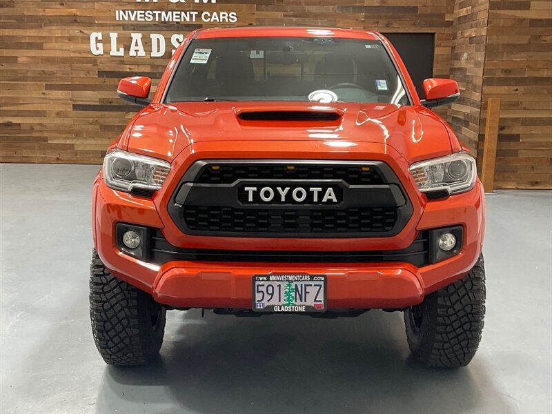 2017 Toyota Tacoma TRD Sport 4X4 / V6 / LIFT w. NEW WHEELS & TIRES /Sunroof / Heated Seats ./ Blind Spot Alert / Navigation & Backup Camera / ZERO RUST - Photo 71 - Gladstone, OR 97027