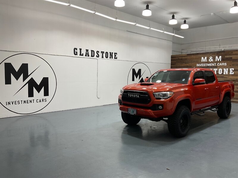 2017 Toyota Tacoma TRD Sport 4X4 / V6 / LIFT w. NEW WHEELS & TIRES /Sunroof / Heated Seats ./ Blind Spot Alert / Navigation & Backup Camera / ZERO RUST - Photo 25 - Gladstone, OR 97027