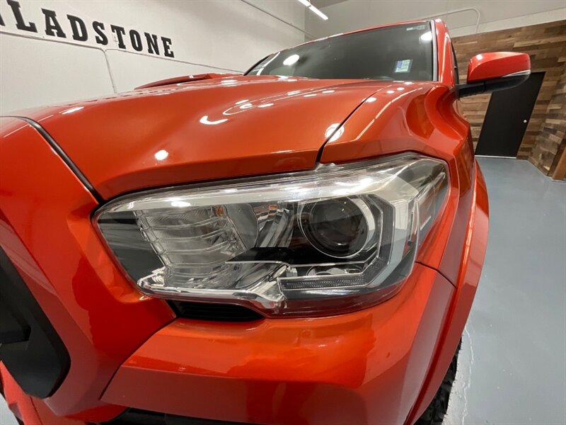 2017 Toyota Tacoma TRD Sport 4X4 / V6 / LIFT w. NEW WHEELS & TIRES /Sunroof / Heated Seats ./ Blind Spot Alert / Navigation & Backup Camera / ZERO RUST - Photo 26 - Gladstone, OR 97027