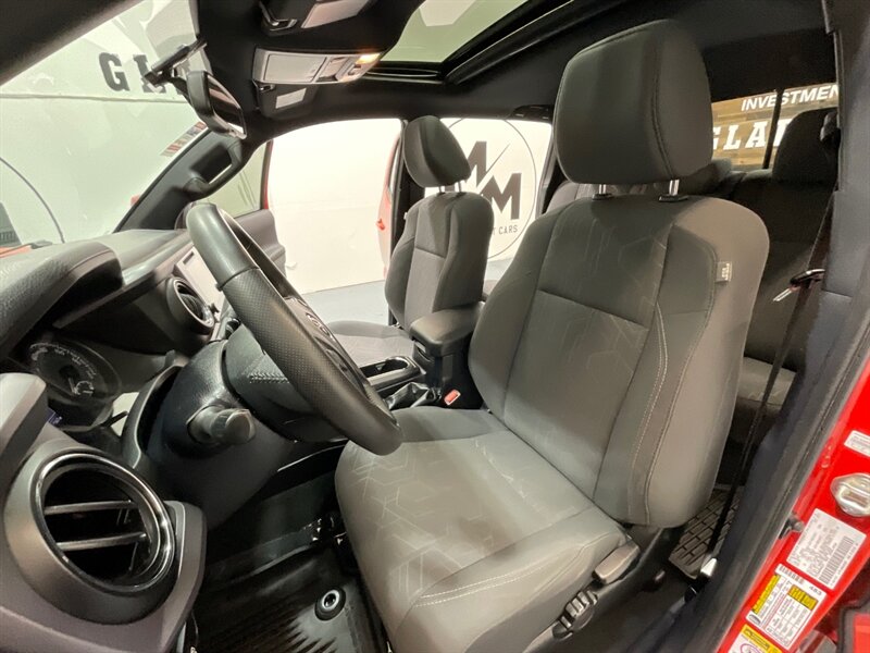 2017 Toyota Tacoma TRD Sport 4X4 / V6 / LIFT w. NEW WHEELS & TIRES /Sunroof / Heated Seats ./ Blind Spot Alert / Navigation & Backup Camera / ZERO RUST - Photo 11 - Gladstone, OR 97027