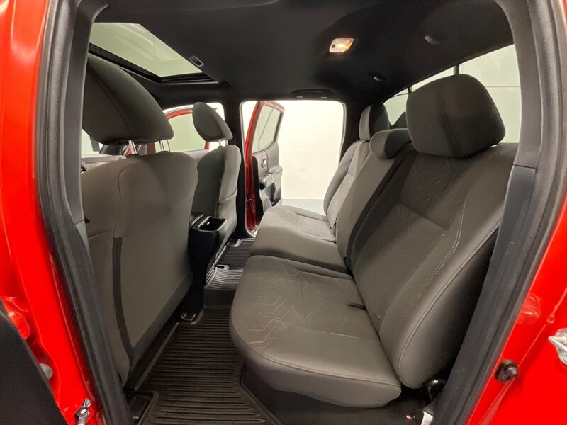 2017 Toyota Tacoma TRD Sport 4X4 / V6 / LIFT w. NEW WHEELS & TIRES /Sunroof / Heated Seats ./ Blind Spot Alert / Navigation & Backup Camera / ZERO RUST - Photo 12 - Gladstone, OR 97027