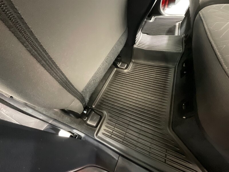 2017 Toyota Tacoma TRD Sport 4X4 / V6 / LIFT w. NEW WHEELS & TIRES /Sunroof / Heated Seats ./ Blind Spot Alert / Navigation & Backup Camera / ZERO RUST - Photo 37 - Gladstone, OR 97027