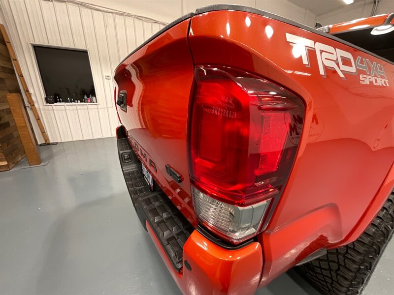 2017 Toyota Tacoma TRD Sport 4X4 / V6 / LIFT w. NEW WHEELS & TIRES /Sunroof / Heated Seats ./ Blind Spot Alert / Navigation & Backup Camera / ZERO RUST - Photo 29 - Gladstone, OR 97027