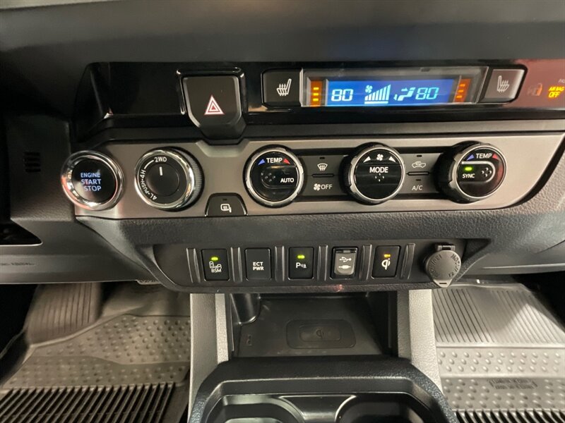 2017 Toyota Tacoma TRD Sport 4X4 / V6 / LIFT w. NEW WHEELS & TIRES /Sunroof / Heated Seats ./ Blind Spot Alert / Navigation & Backup Camera / ZERO RUST - Photo 18 - Gladstone, OR 97027