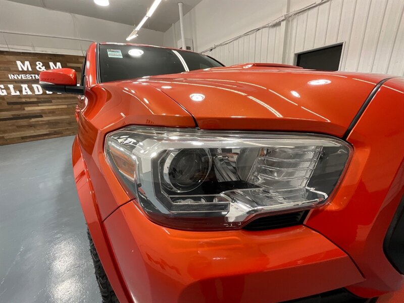 2017 Toyota Tacoma TRD Sport 4X4 / V6 / LIFT w. NEW WHEELS & TIRES /Sunroof / Heated Seats ./ Blind Spot Alert / Navigation & Backup Camera / ZERO RUST - Photo 27 - Gladstone, OR 97027