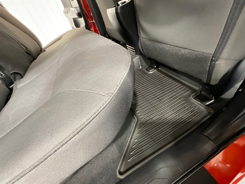 2017 Toyota Tacoma TRD Sport 4X4 / V6 / LIFT w. NEW WHEELS & TIRES /Sunroof / Heated Seats ./ Blind Spot Alert / Navigation & Backup Camera / ZERO RUST - Photo 36 - Gladstone, OR 97027