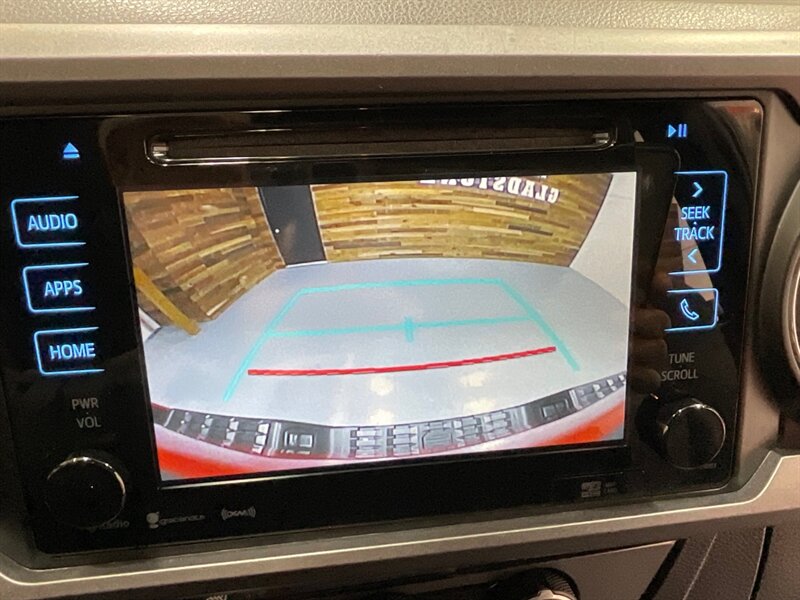 2017 Toyota Tacoma TRD Sport 4X4 / V6 / LIFT w. NEW WHEELS & TIRES /Sunroof / Heated Seats ./ Blind Spot Alert / Navigation & Backup Camera / ZERO RUST - Photo 17 - Gladstone, OR 97027