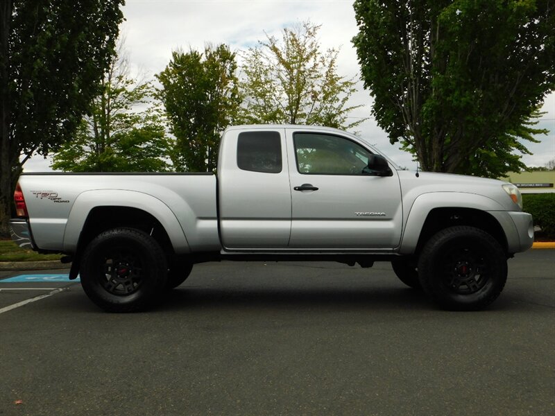 2005 Toyota Tacoma V6 SR5 TRD OFF RD / 6-SPEED / 1-OWNER / LIFTED