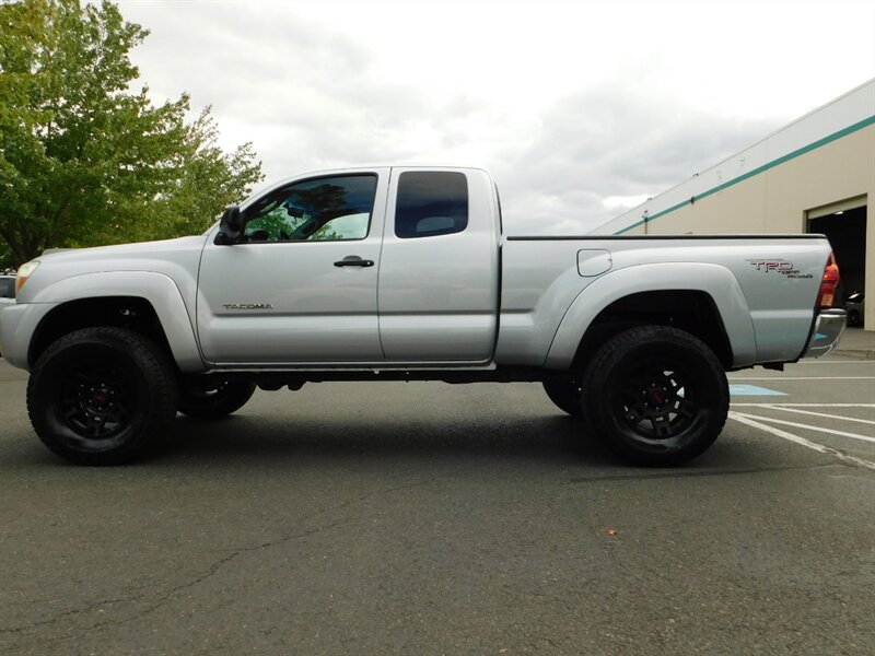 2005 Toyota Tacoma V6 SR5 TRD OFF RD / 6-SPEED / 1-OWNER / LIFTED