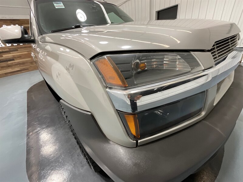 2004 Chevrolet Avalanche 2500 Sport Utility Pickup 4X4 / 8.1L V8 / Leather  / Sunroof / CLEAN - Photo 29 - Gladstone, OR 97027