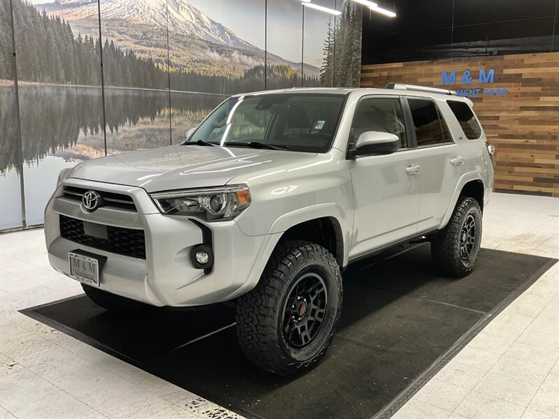 2022 Toyota 4Runner SR5 4X4 / 3RD ROW SEAT / LIFTED / 11,000 MILES