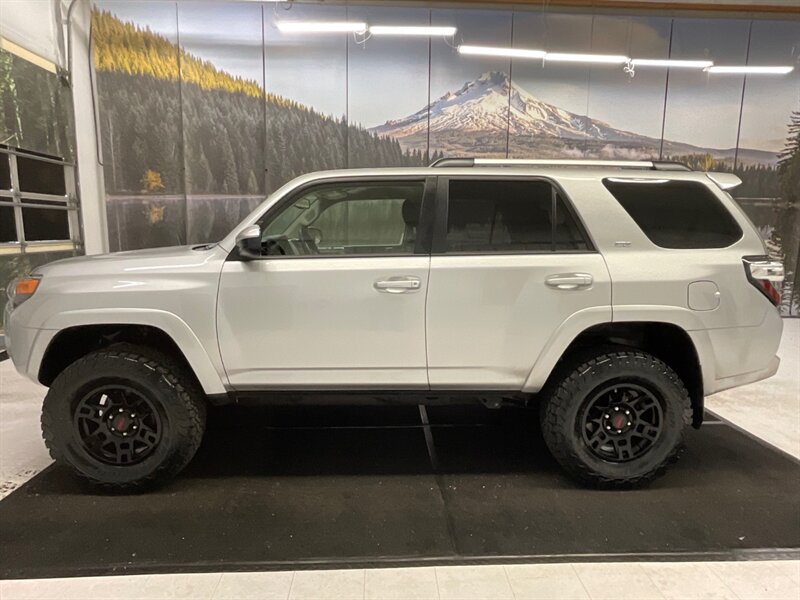 2022 Toyota 4Runner SR5 4X4 / 3RD ROW SEAT / LIFTED / 11,000 MILES  /BRAND NEW LIFT KIT w. NEW TRD WHEELS & BF GOODRICH TIRES / LIKE NEW CONDITION !! - Photo 3 - Gladstone, OR 97027