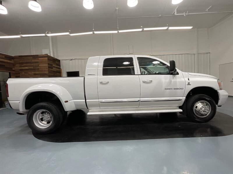 2006 Dodge Ram 3500 Laramie MEGACAB 4X4 / DUALLY / 5.9L CUMMINS DIESEL  / NO RUST / FULLY LOADED - Photo 4 - Gladstone, OR 97027