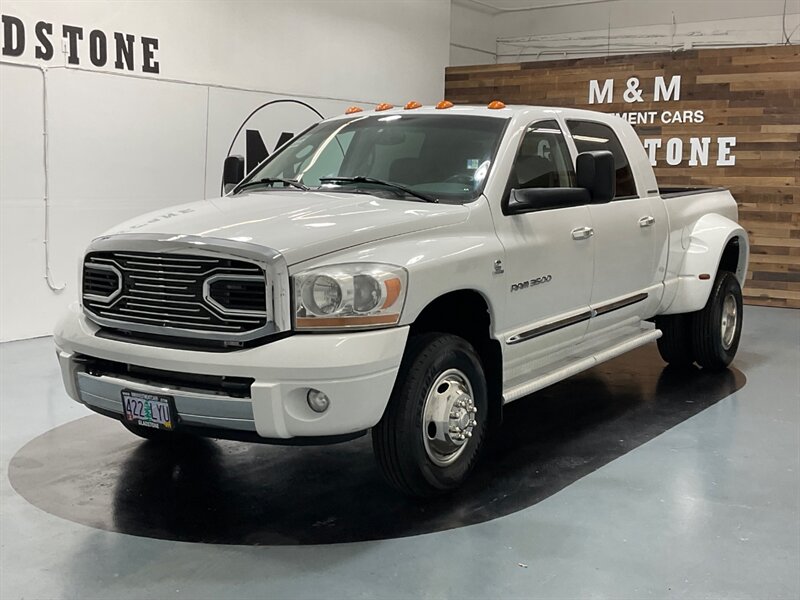 2006 Dodge Ram 3500 Laramie MEGACAB 4X4 / DUALLY / 5.9L CUMMINS DIESEL  / NO RUST / FULLY LOADED - Photo 1 - Gladstone, OR 97027