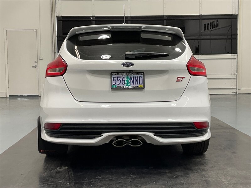 2018 Ford Focus ST Hatch Back / 4Cyl EcoBoost / 6-SPEED / 55K MILE  / Back up Camera - Photo 6 - Gladstone, OR 97027