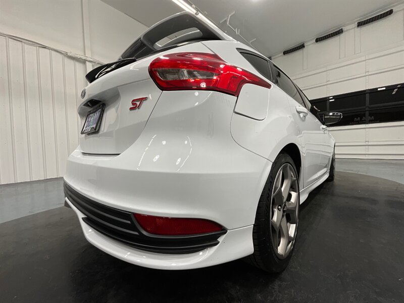 2018 Ford Focus ST Hatch Back / 4Cyl EcoBoost / 6-SPEED / 55K MILE  / Back up Camera - Photo 47 - Gladstone, OR 97027