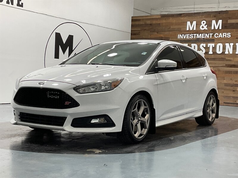 2018 Ford Focus ST Hatch Back / 4Cyl EcoBoost / 6-SPEED / 55K MILE  / Back up Camera - Photo 1 - Gladstone, OR 97027