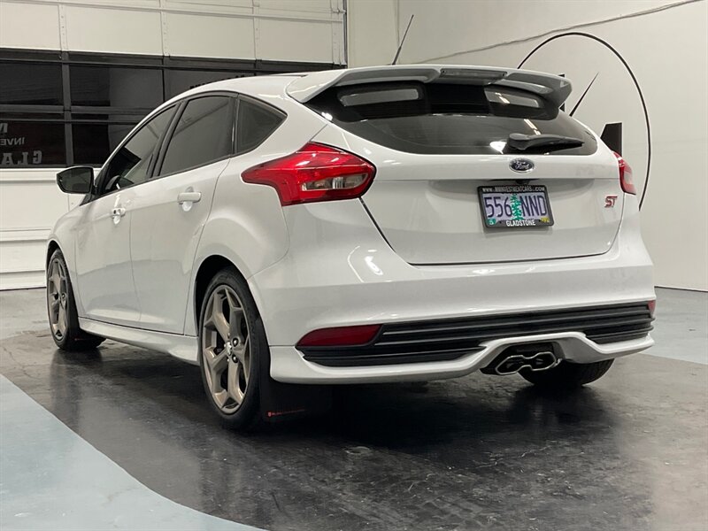 2018 Ford Focus ST Hatch Back / 4Cyl EcoBoost / 6-SPEED / 55K MILE  / Back up Camera - Photo 8 - Gladstone, OR 97027