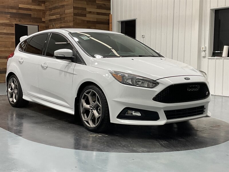 2018 Ford Focus ST Hatch Back / 4Cyl EcoBoost / 6-SPEED / 55K MILE  / Back up Camera - Photo 2 - Gladstone, OR 97027