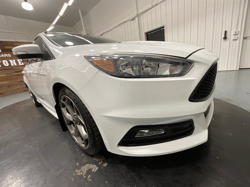 2018 Ford Focus ST Hatch Back / 4Cyl EcoBoost / 6-SPEED / 55K MILE  / Back up Camera - Photo 50 - Gladstone, OR 97027