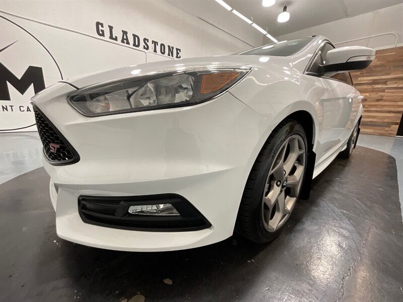 2018 Ford Focus ST Hatch Back / 4Cyl EcoBoost / 6-SPEED / 55K MILE  / Back up Camera - Photo 49 - Gladstone, OR 97027