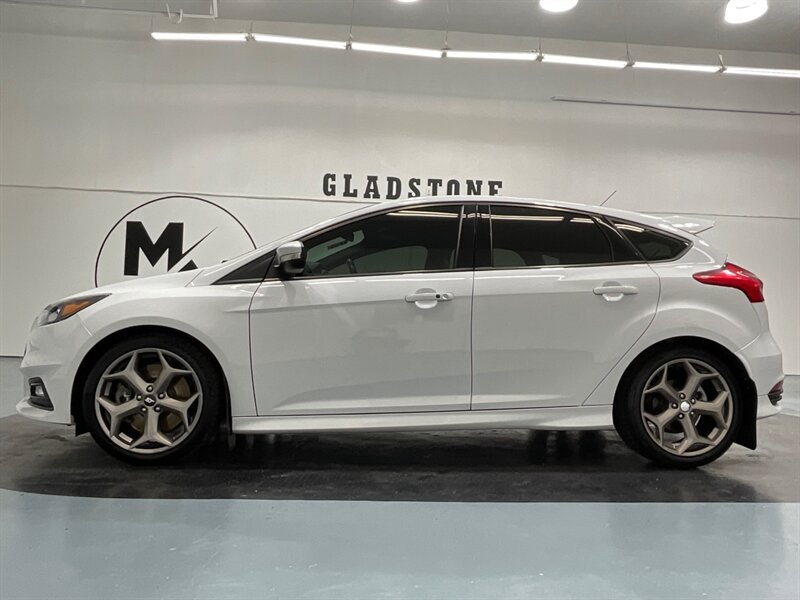 2018 Ford Focus ST Hatch Back / 4Cyl EcoBoost / 6-SPEED / 55K MILE  / Back up Camera - Photo 3 - Gladstone, OR 97027