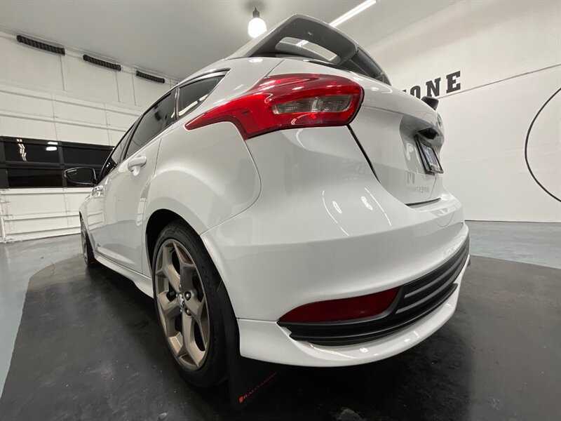 2018 Ford Focus ST Hatch Back / 4Cyl EcoBoost / 6-SPEED / 55K MILE  / Back up Camera - Photo 48 - Gladstone, OR 97027