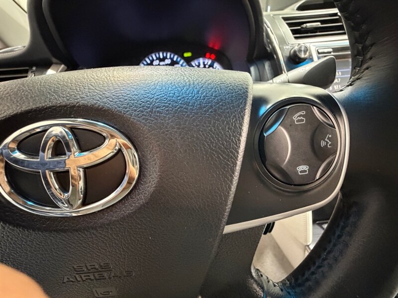 2014 Toyota Camry Hybrid XLE / Backup Camera / Local Car /Excel Cond - Photo 40 - Gladstone, OR 97027