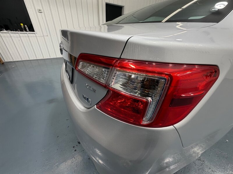 2014 Toyota Camry Hybrid XLE / Backup Camera / Local Car /Excel Cond - Photo 28 - Gladstone, OR 97027