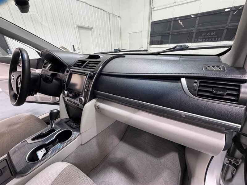 2014 Toyota Camry Hybrid XLE / Backup Camera / Local Car /Excel Cond - Photo 22 - Gladstone, OR 97027