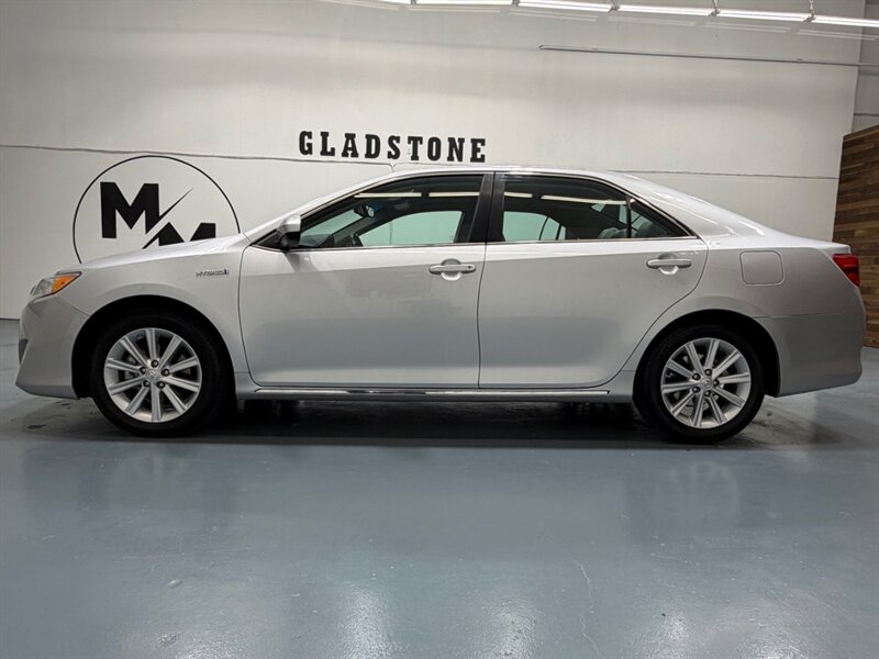 2014 Toyota Camry Hybrid XLE / Backup Camera / Local Car /Excel Cond - Photo 3 - Gladstone, OR 97027