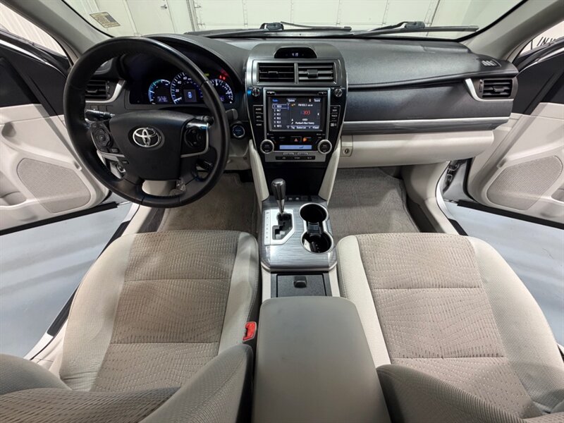 2014 Toyota Camry Hybrid XLE / Backup Camera / Local Car /Excel Cond - Photo 20 - Gladstone, OR 97027