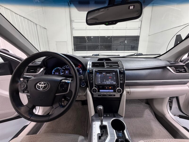 2014 Toyota Camry Hybrid XLE / Backup Camera / Local Car /Excel Cond - Photo 36 - Gladstone, OR 97027
