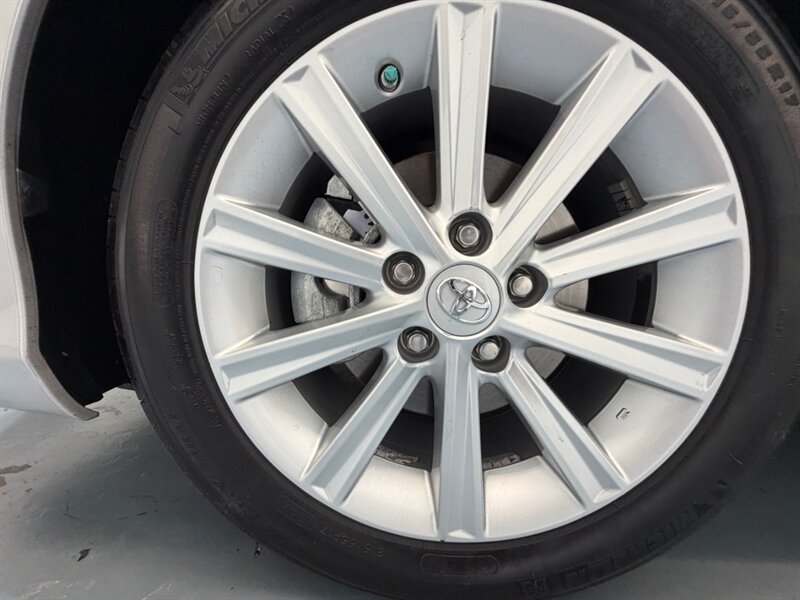 2014 Toyota Camry Hybrid XLE / Backup Camera / Local Car /Excel Cond - Photo 42 - Gladstone, OR 97027