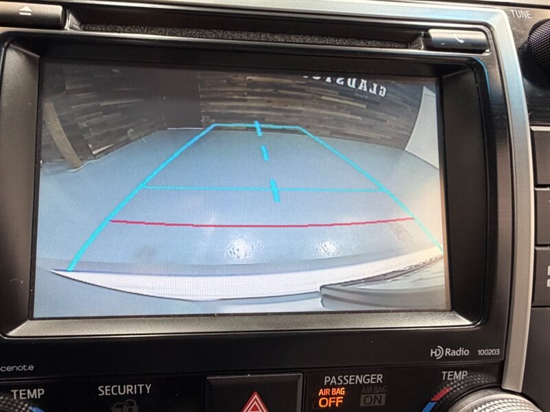2014 Toyota Camry Hybrid XLE / Backup Camera / Local Car /Excel Cond - Photo 16 - Gladstone, OR 97027