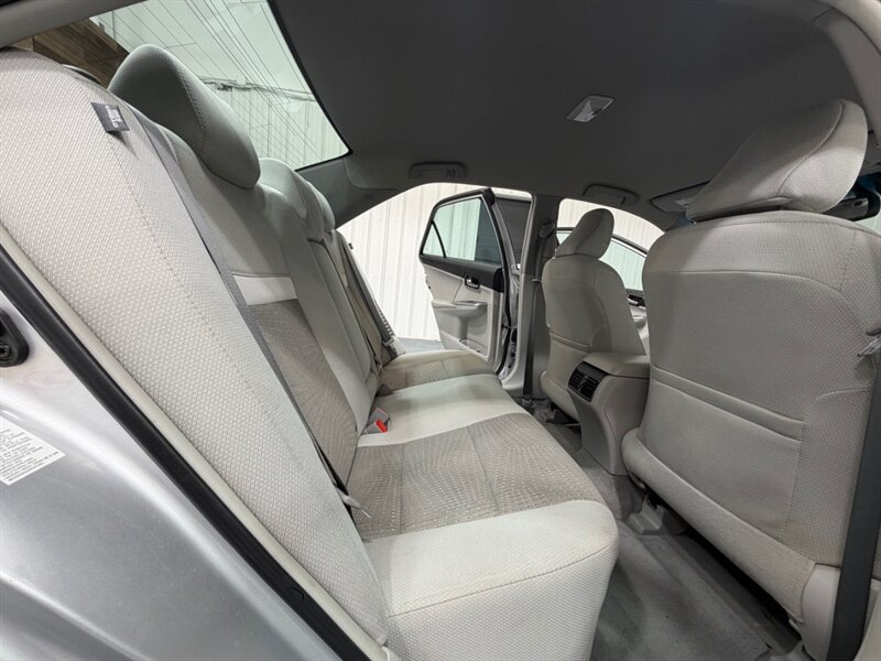 2014 Toyota Camry Hybrid XLE / Backup Camera / Local Car /Excel Cond - Photo 11 - Gladstone, OR 97027