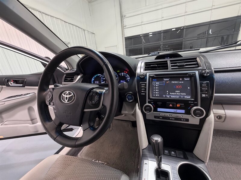 2014 Toyota Camry Hybrid XLE / Backup Camera / Local Car /Excel Cond - Photo 14 - Gladstone, OR 97027