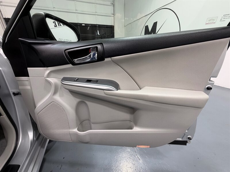 2014 Toyota Camry Hybrid XLE / Backup Camera / Local Car /Excel Cond - Photo 34 - Gladstone, OR 97027