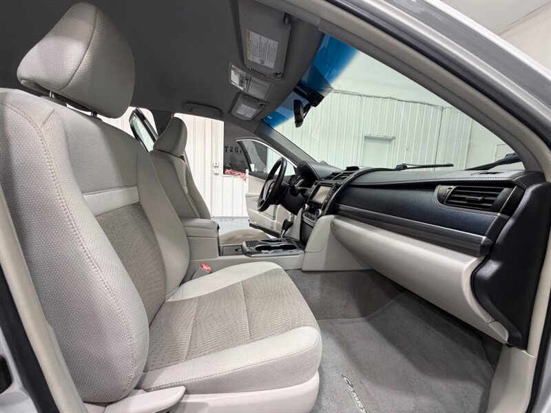 2014 Toyota Camry Hybrid XLE / Backup Camera / Local Car /Excel Cond - Photo 12 - Gladstone, OR 97027