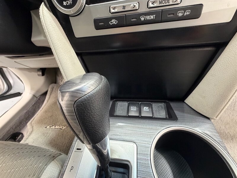 2014 Toyota Camry Hybrid XLE / Backup Camera / Local Car /Excel Cond - Photo 17 - Gladstone, OR 97027