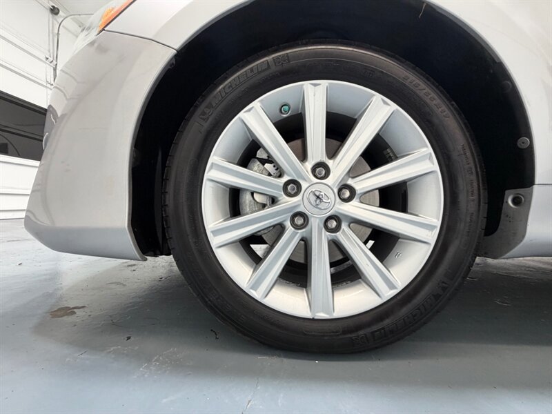 2014 Toyota Camry Hybrid XLE / Backup Camera / Local Car /Excel Cond - Photo 23 - Gladstone, OR 97027