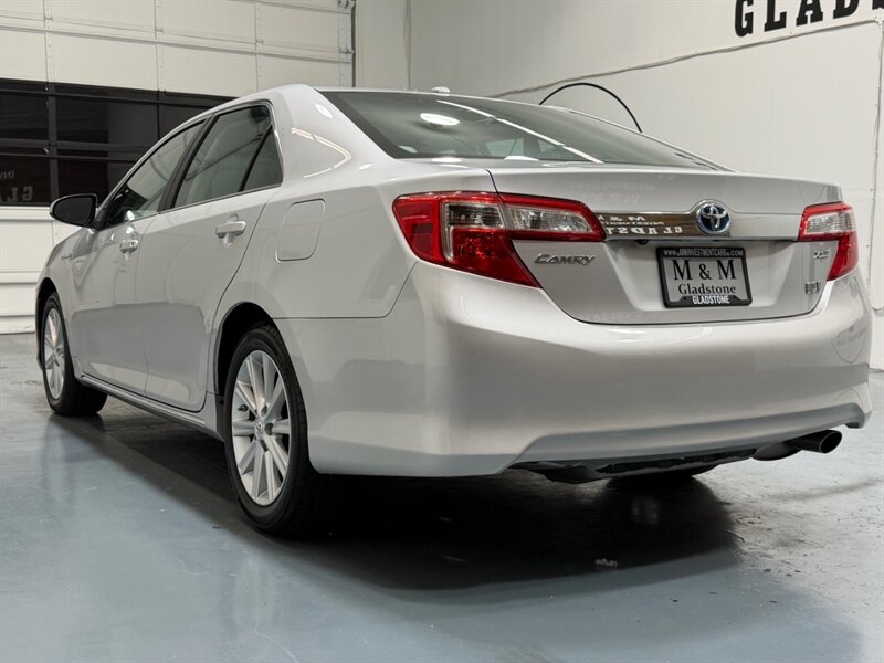 2014 Toyota Camry Hybrid XLE / Backup Camera / Local Car /Excel Cond - Photo 8 - Gladstone, OR 97027