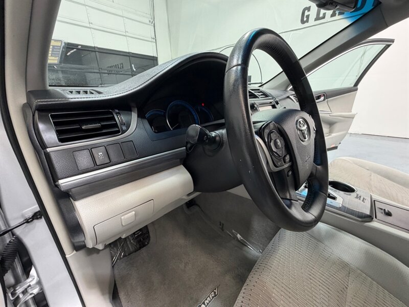 2014 Toyota Camry Hybrid XLE / Backup Camera / Local Car /Excel Cond - Photo 21 - Gladstone, OR 97027