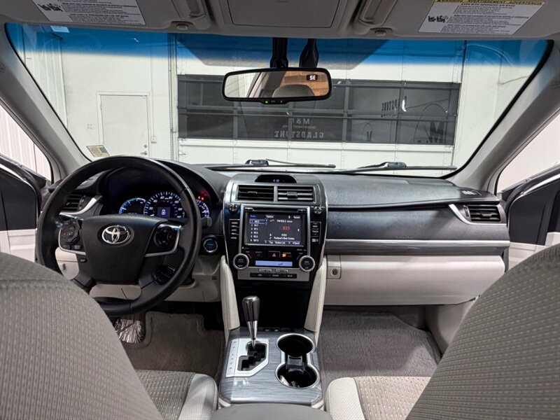 2014 Toyota Camry Hybrid XLE / Backup Camera / Local Car /Excel Cond - Photo 35 - Gladstone, OR 97027